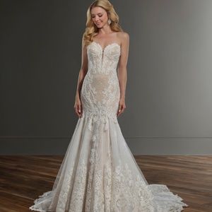 2019 Truck Show Martina Liana Wedding Gown